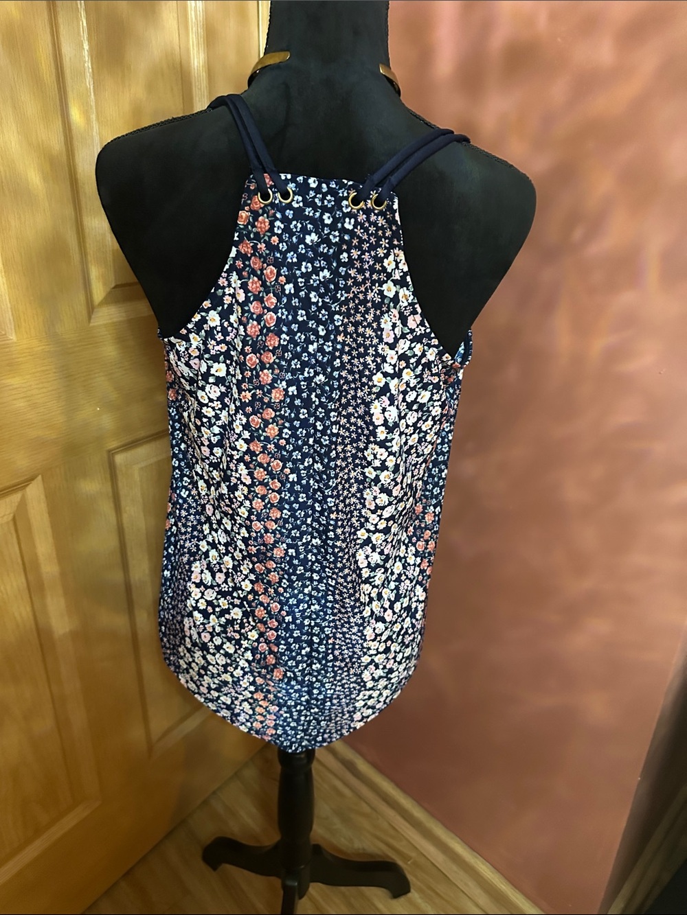 Navy Floral V-Neck Sleeveless Tank Top - Picture 3 of 3